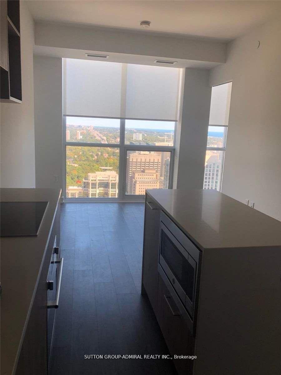 1-yorkville-avenue-e-toronto-ontario-c12248034