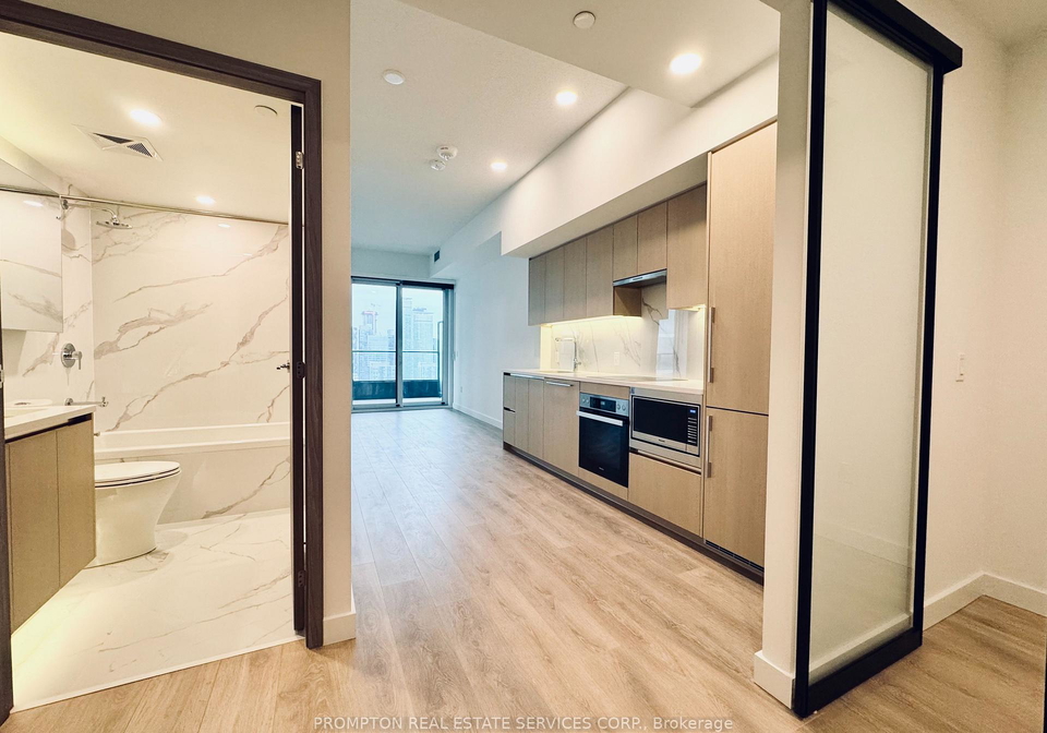 3-concord-cityplace-way-toronto-ontario-c12248942