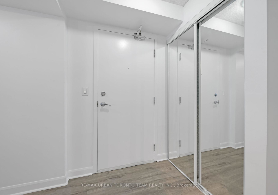 600-fleet-street-toronto-ontario-c12249496