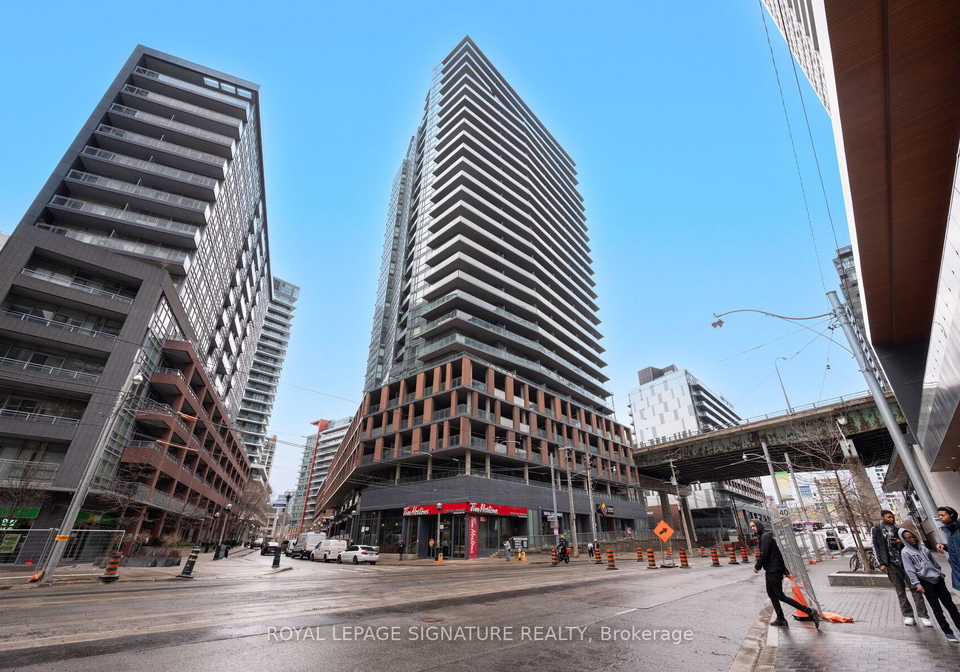 20-bruyeres-mews-toronto-ontario-c12249504