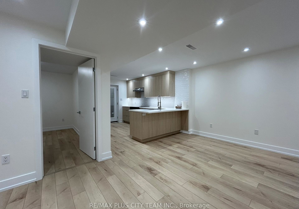 1049-college-street-toronto-ontario-c12250343