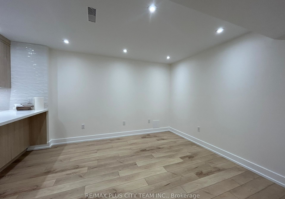 1049-college-street-toronto-ontario-c12250343
