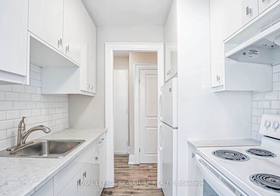 8-kingsbridge-court-toronto-ontario-c12250670
