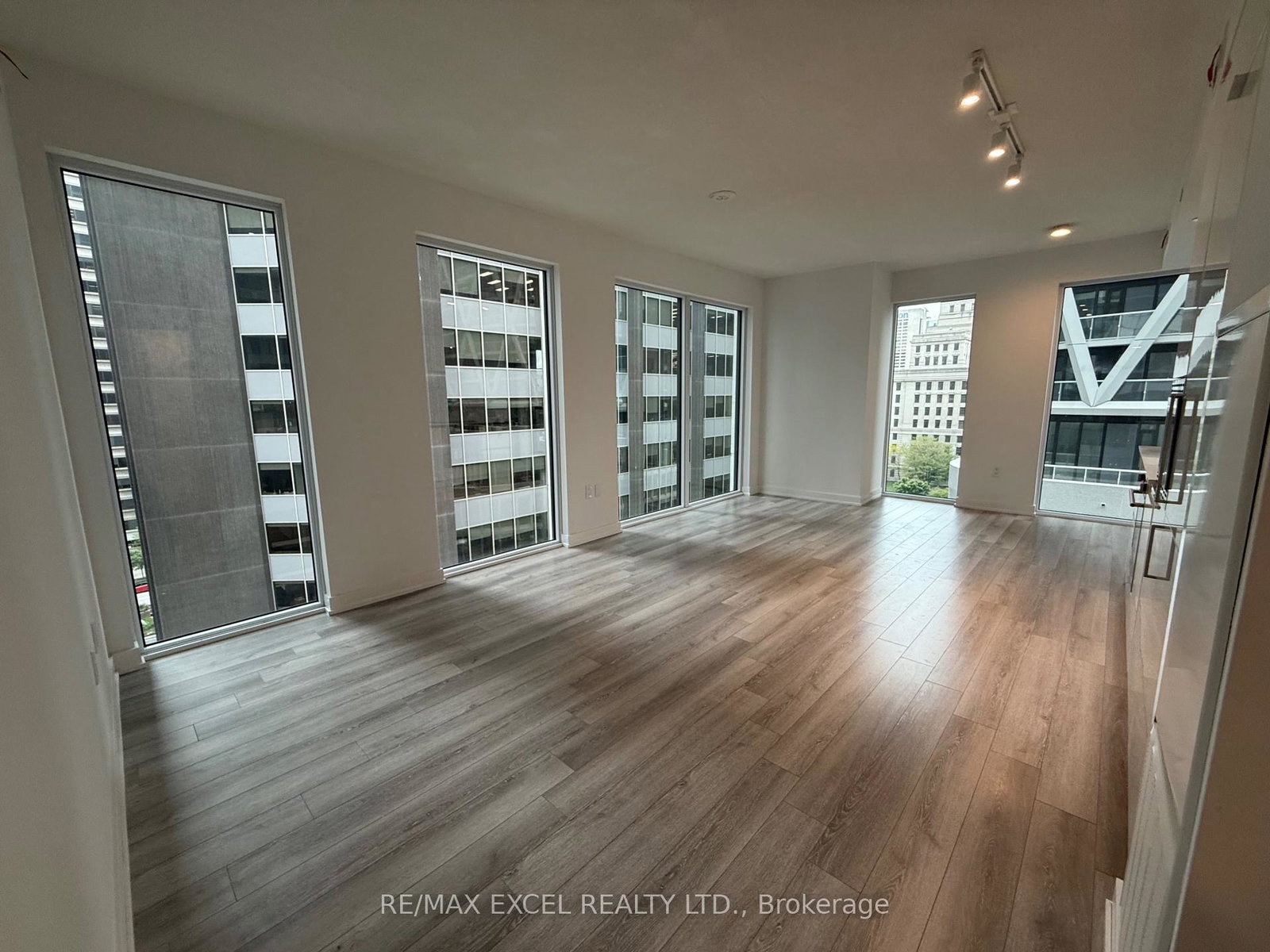 238-simcoe-street-toronto-ontario-c12251109