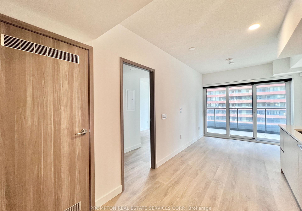 3-concord-cityplace-way-toronto-ontario-c12252429