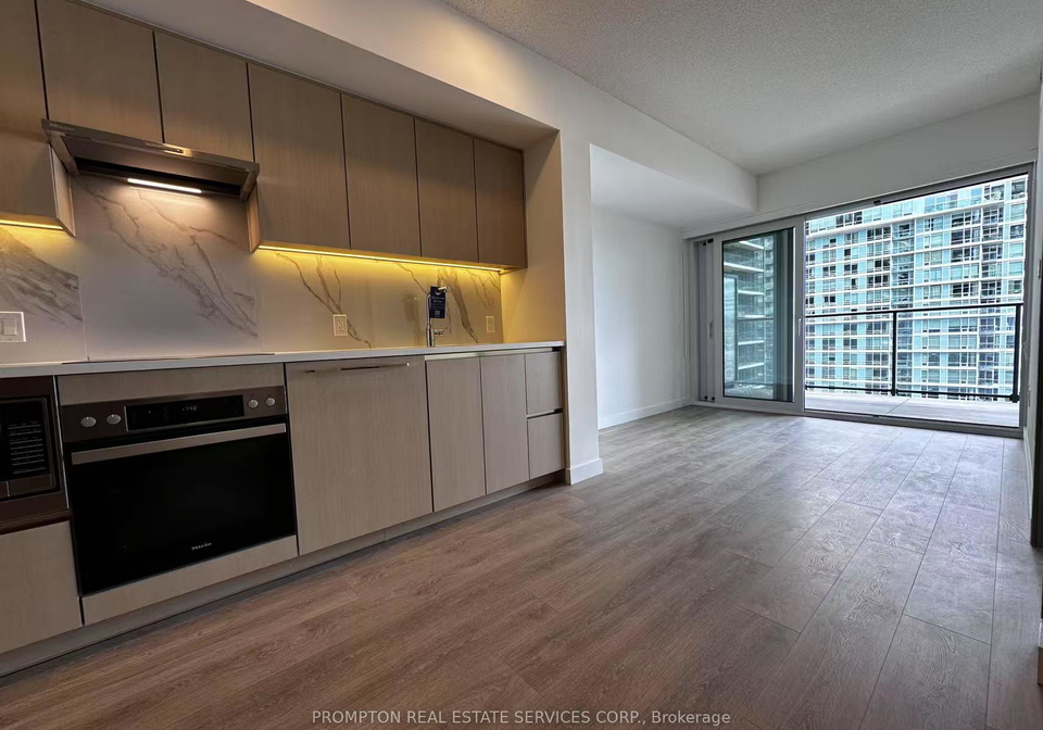 3-concord-cityplace-way-toronto-ontario-c12252643