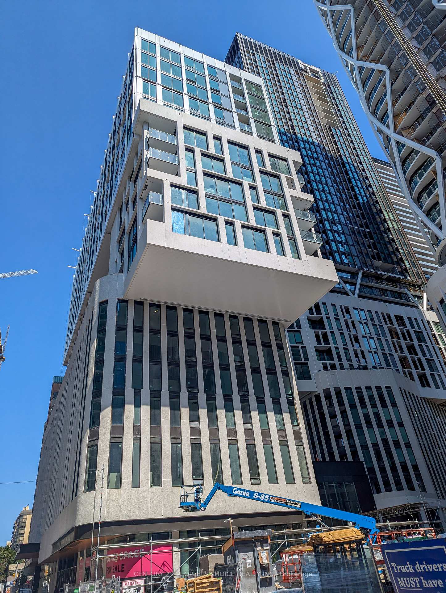 121-st-patrick-street-n-toronto-ontario-c12252905