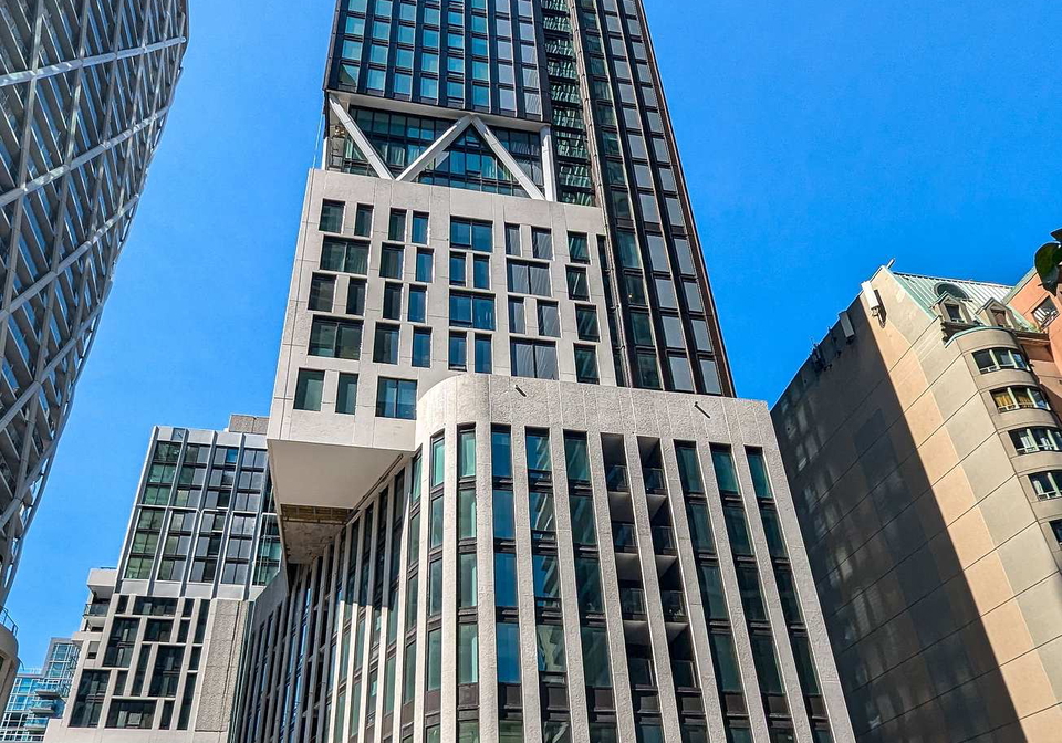 121-st-patrick-street-n-toronto-ontario-c12252905