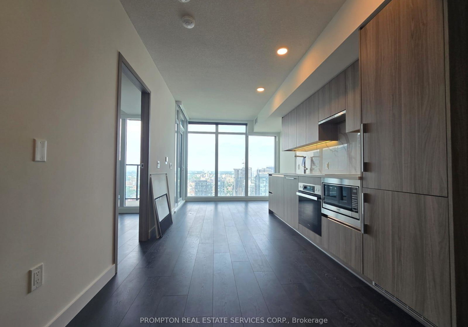 1-concord-cityplace-way-toronto-ontario-c12253277