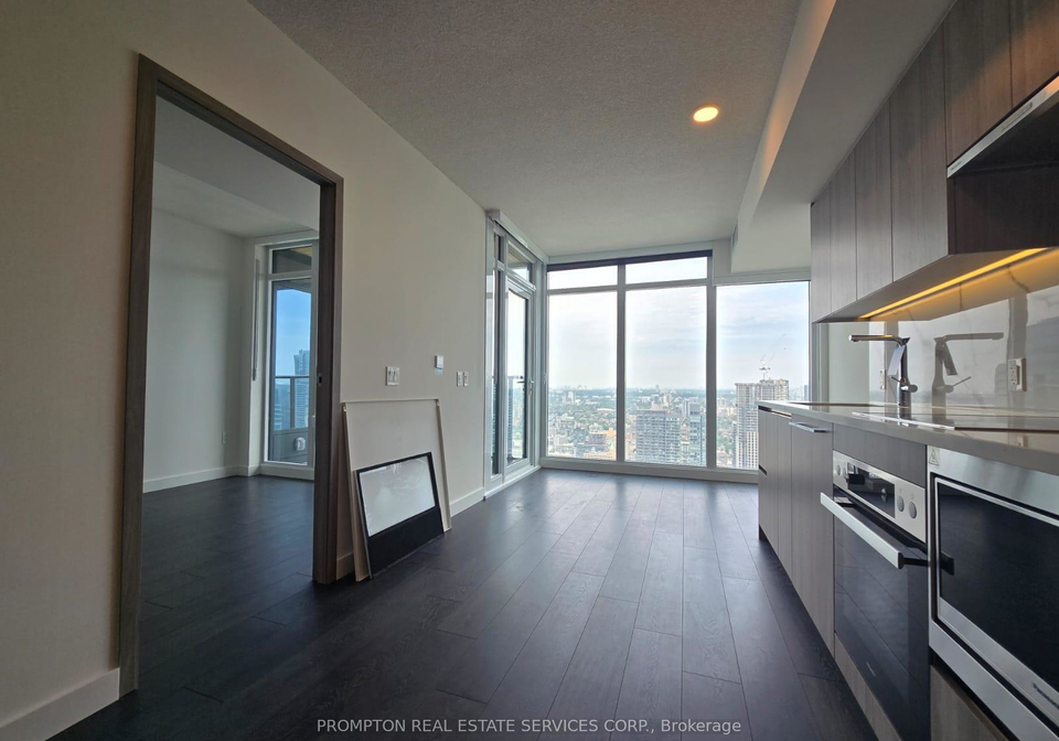 1-concord-cityplace-way-toronto-ontario-c12253277