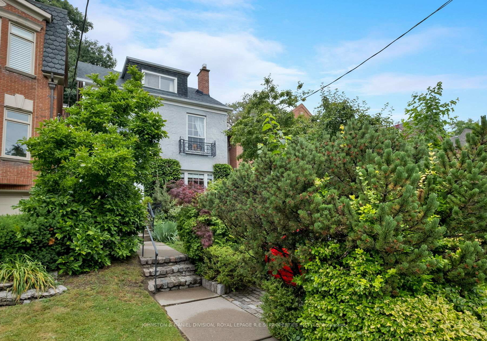 122-farnham-avenue-toronto-ontario-c12253488