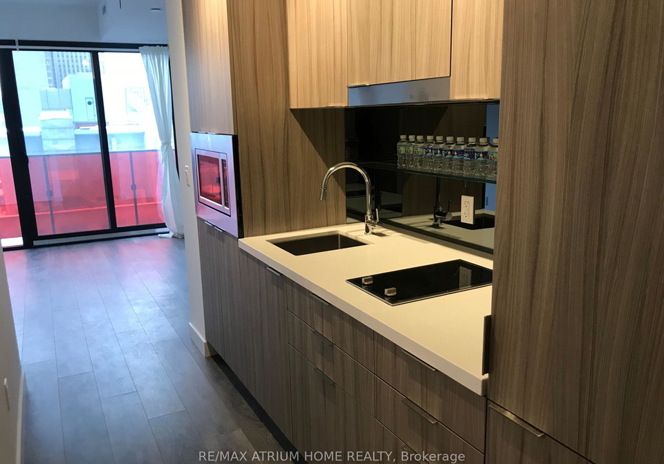 215-queen-street-w-toronto-ontario-c12254183