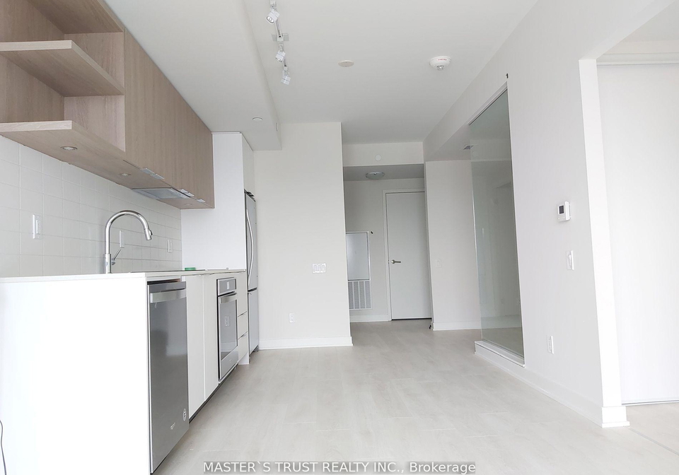 6-sonic-way-east-york-ontario-c12254406