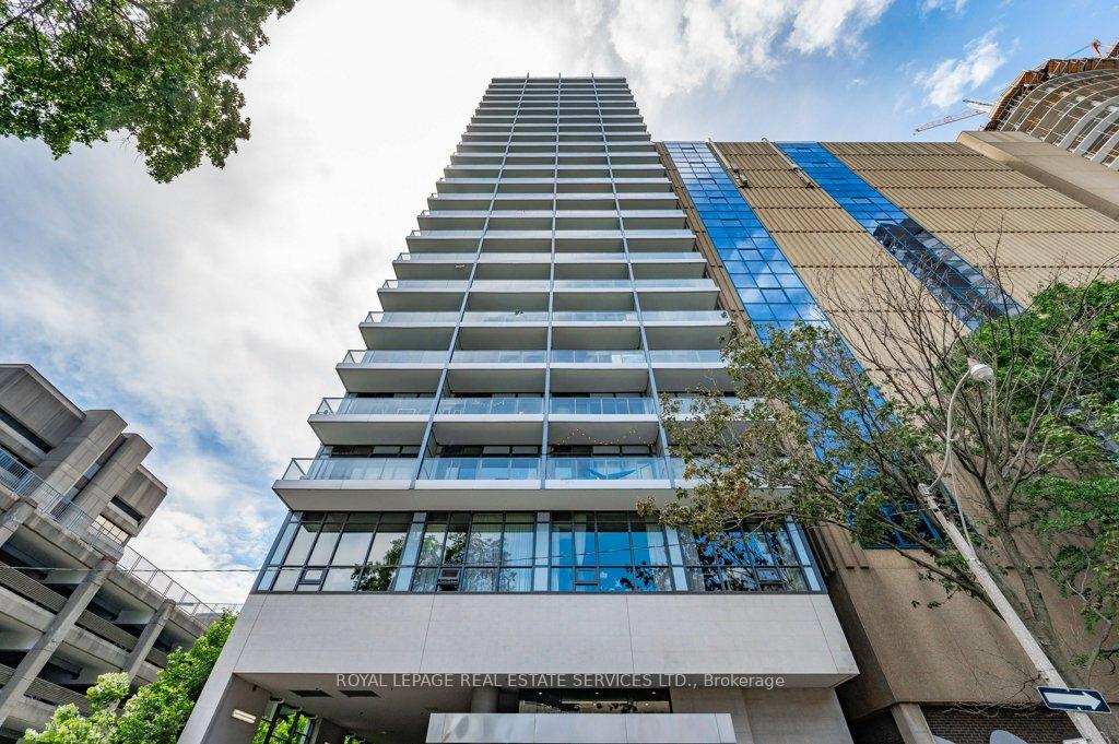 210-simcoe-street-toronto-ontario-c12254519
