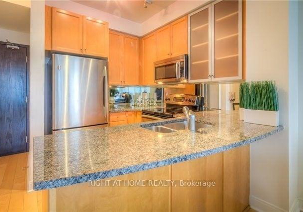 18-yorkville-avenue-toronto-ontario-c12254637
