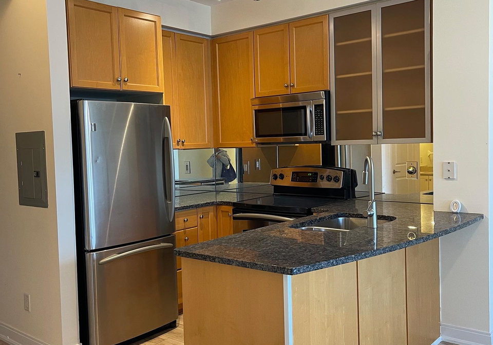 18-yorkville-avenue-toronto-ontario-c12254689