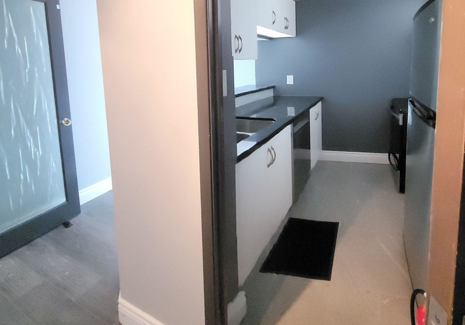 717-bay-street-toronto-ontario-c12255920