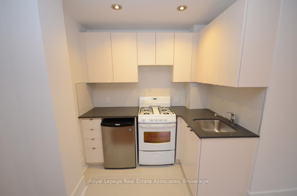 160-huron-street-toronto-ontario-c12257298