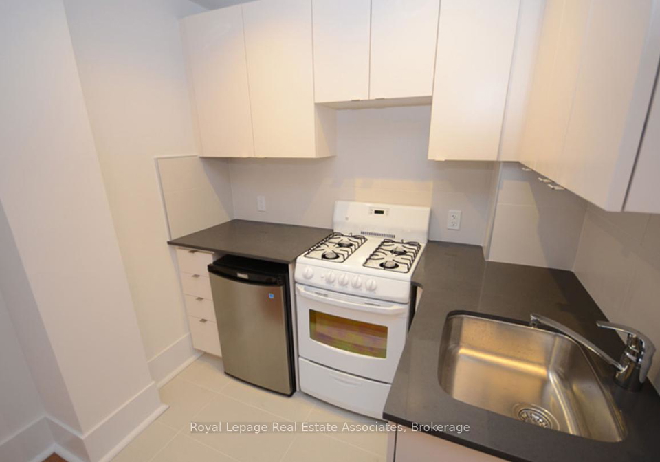 160-huron-street-toronto-ontario-c12257298