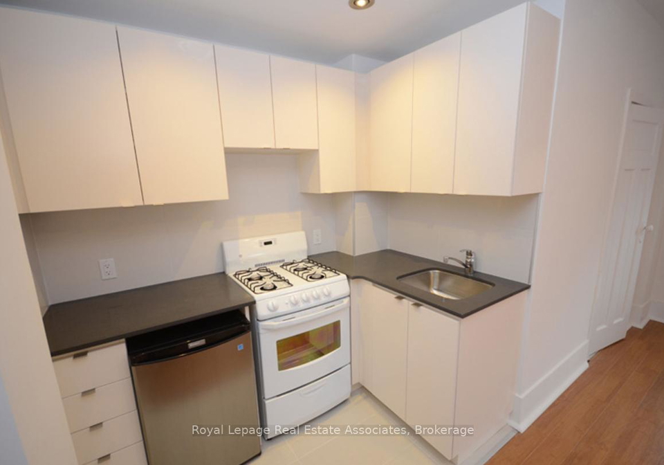 160-huron-street-toronto-ontario-c12257298