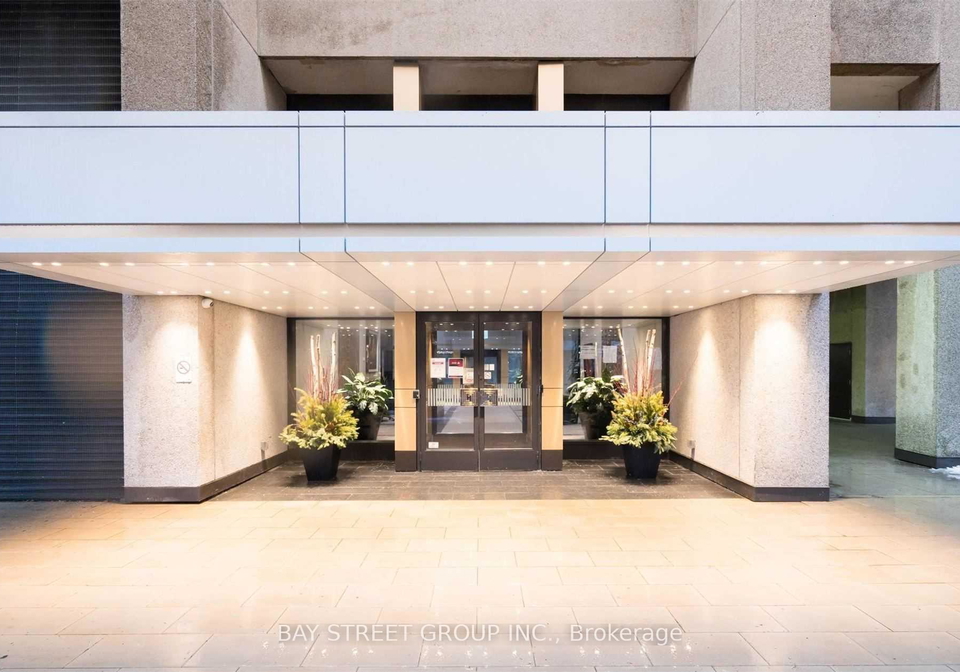 33-harbour-square-toronto-ontario-c12257745