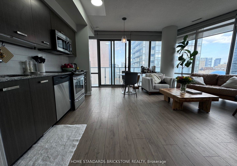 832-bay-street-toronto-ontario-c12259598