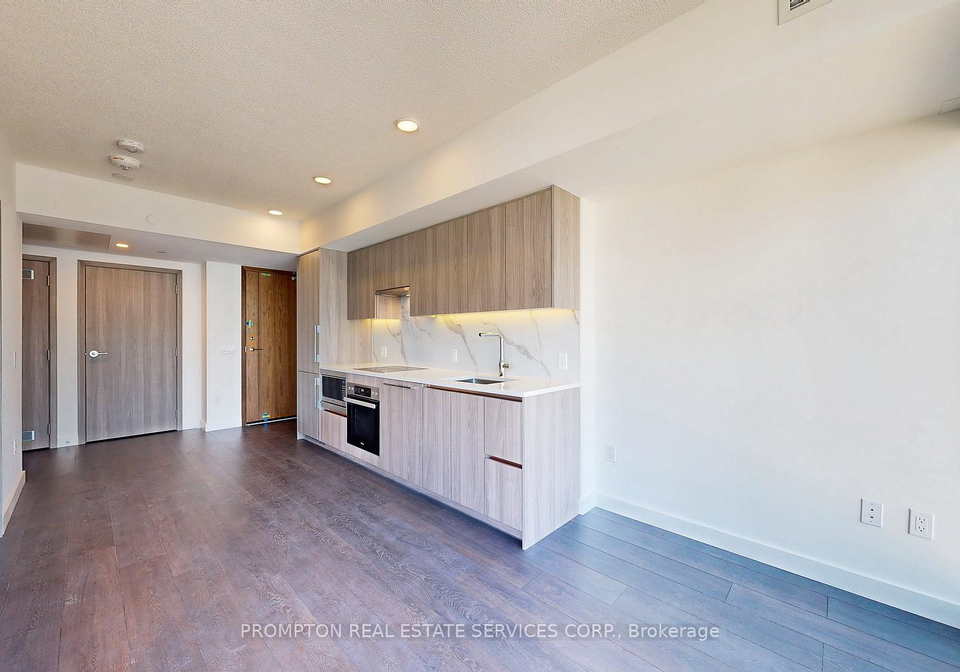 1-concord-cityplace-way-toronto-ontario-c12259948