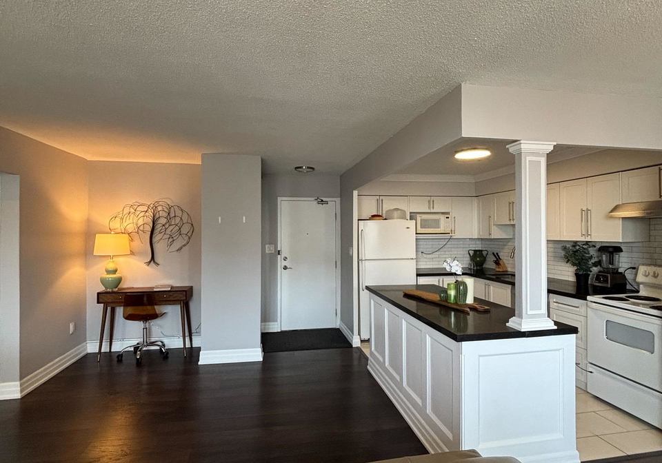 10-edgecliff-golfway-east-york-ontario-c12260021