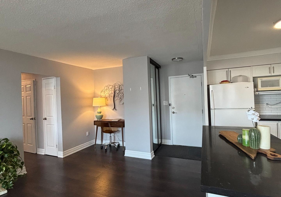 10-edgecliff-golfway-east-york-ontario-c12260021