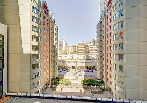 238-simcoe-street-toronto-ontario-c12260609