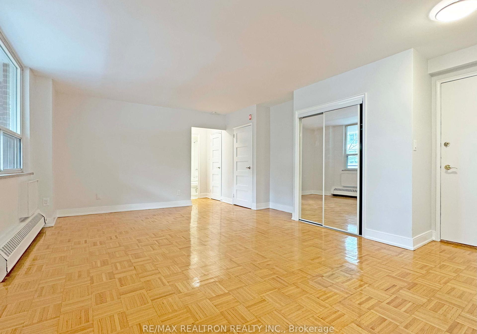 490-eglinton-avenue-e-toronto-ontario-c12261912