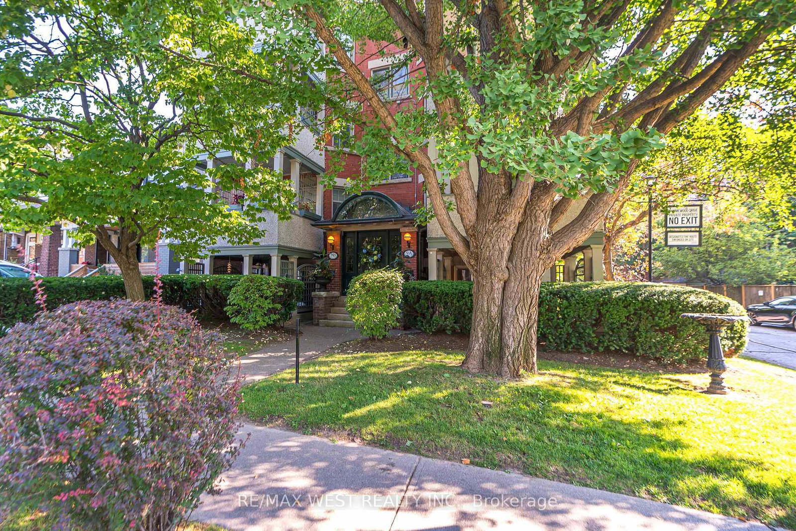 9b-humewood-drive-toronto-ontario-c12262057