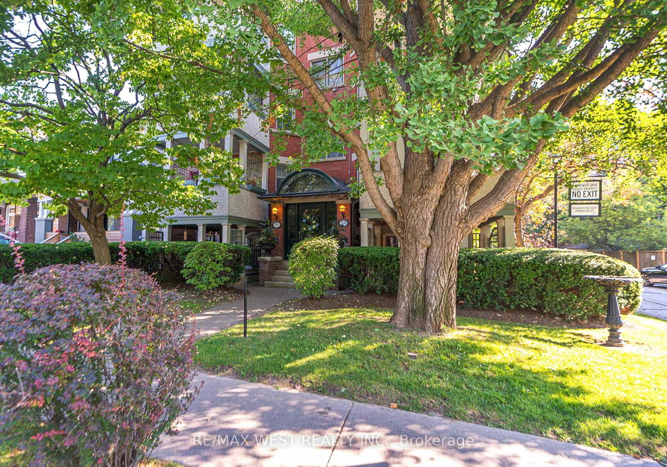 9b-humewood-drive-toronto-ontario-c12262057