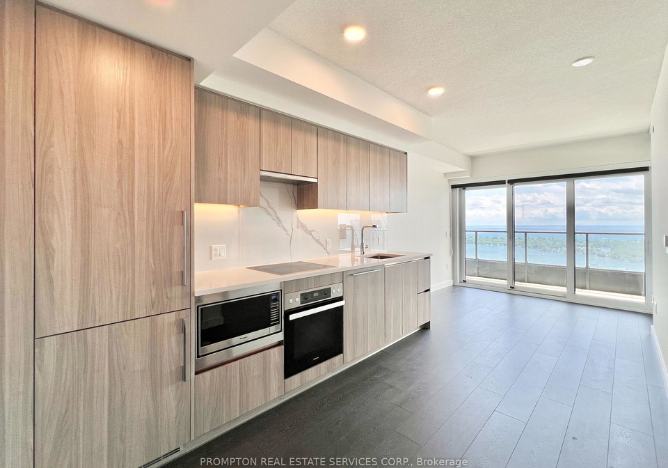 1-concord-cityplace-way-toronto-ontario-c12262240