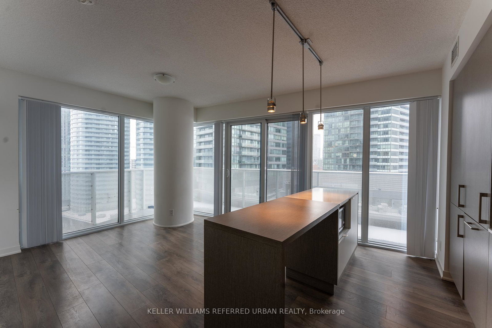 100-harbour-street-toronto-ontario-c12263334