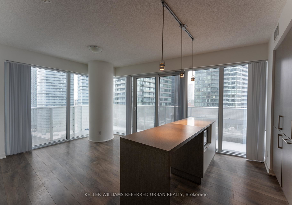 100-harbour-street-toronto-ontario-c12263334