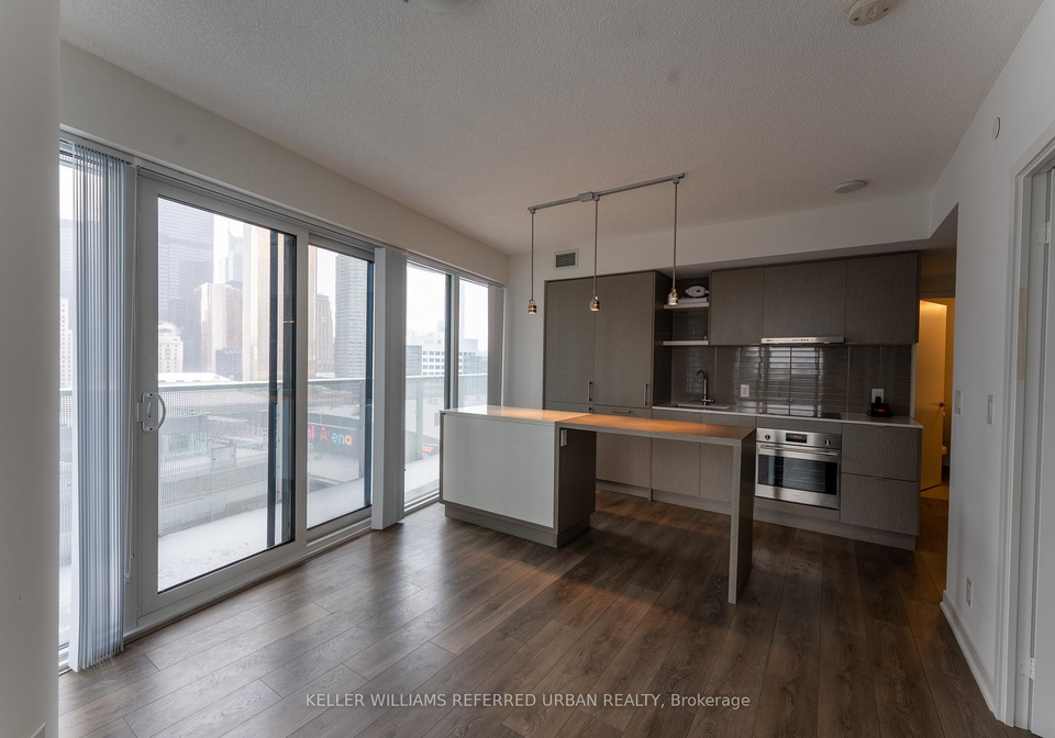 100-harbour-street-toronto-ontario-c12263334