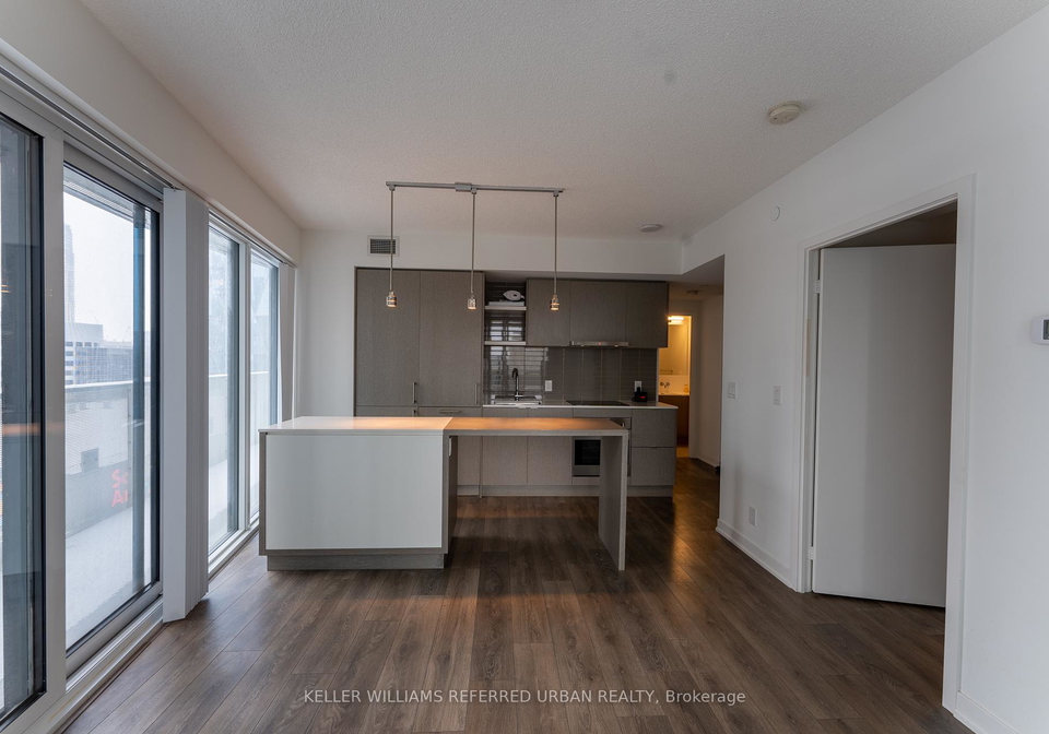 100-harbour-street-toronto-ontario-c12263334