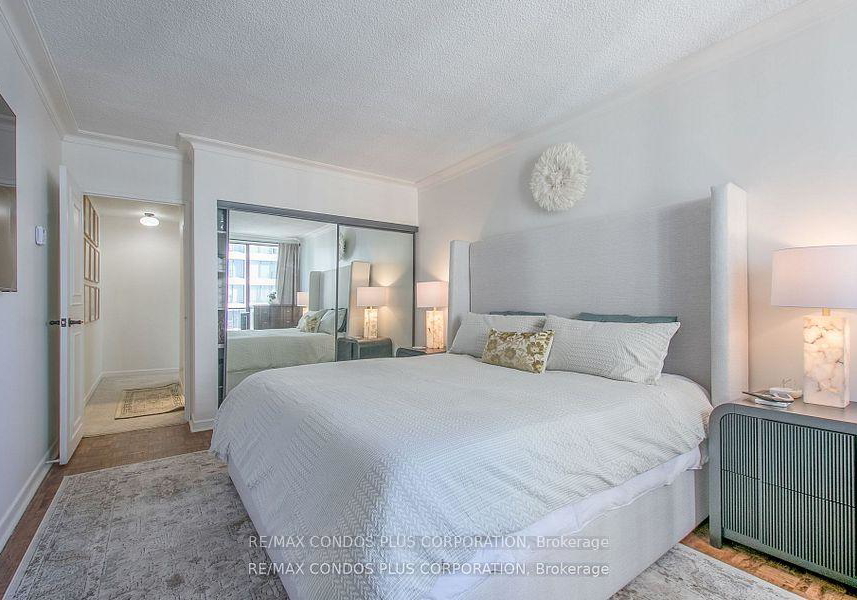 33-harbour-square-toronto-ontario-c12263399