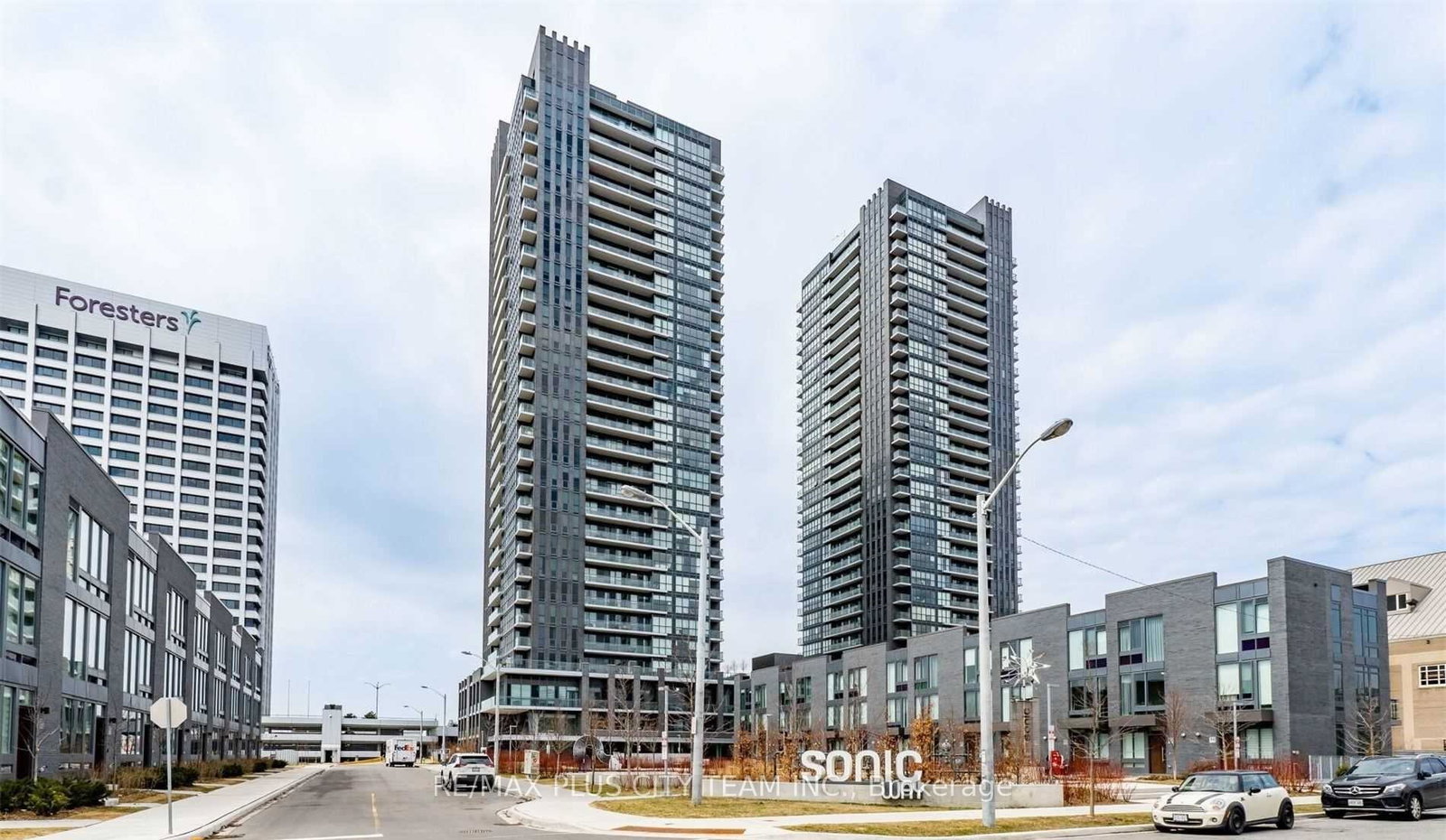 2-sonic-way-east-york-ontario-c12263428