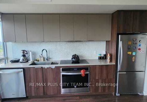 2-sonic-way-east-york-ontario-c12263428