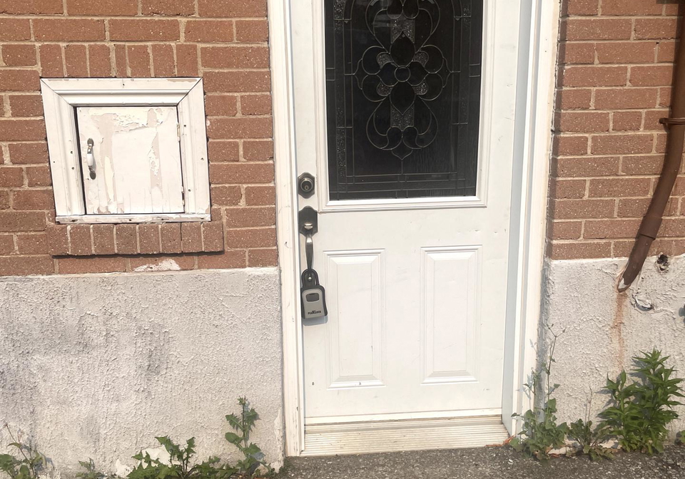 31-madawaska-bsmnt-avenue-north-york-ontario-c12263934