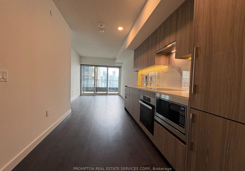 3-concord-cityplace-way-toronto-ontario-c12264014