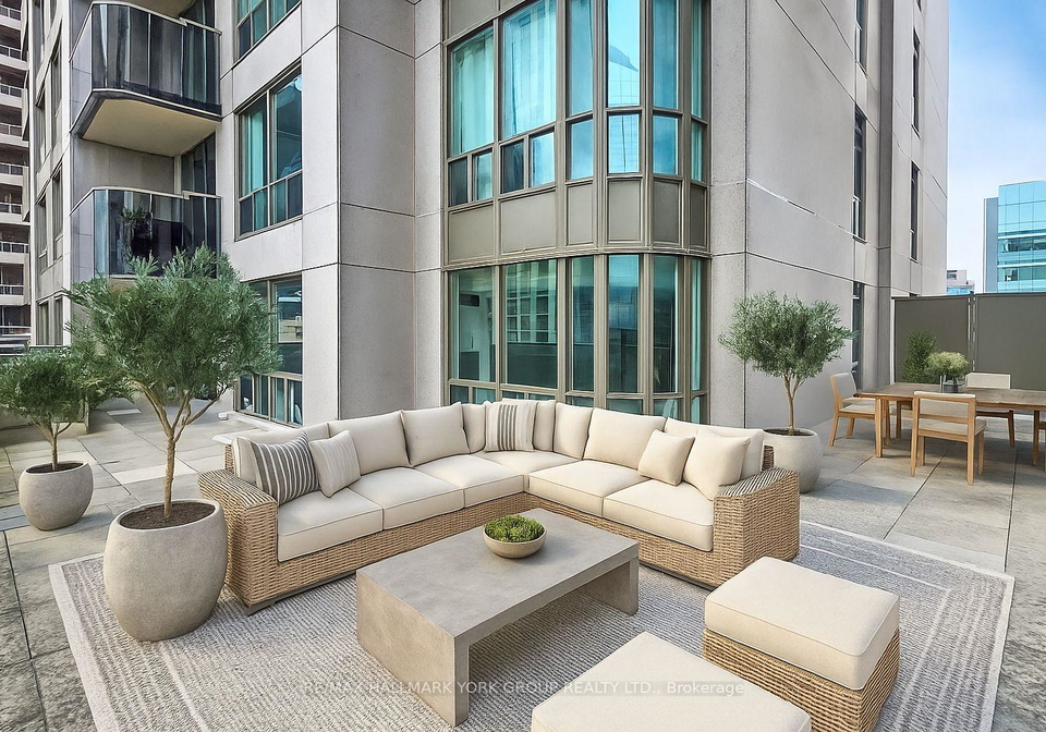 750-bay-street-toronto-ontario-c12264383