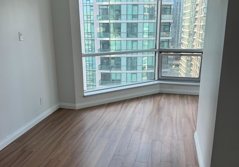 10-yonge-street-toronto-ontario-c12264536