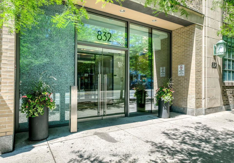 832-bay-street-toronto-ontario-c12264890