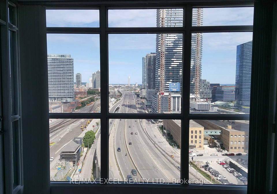18-yonge-street-toronto-ontario-c12265097