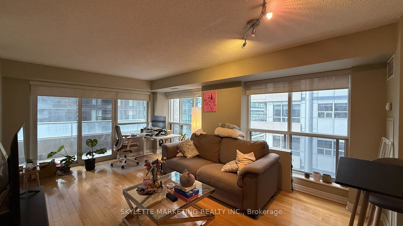 250-wellington-street-w-toronto-ontario-c12265241