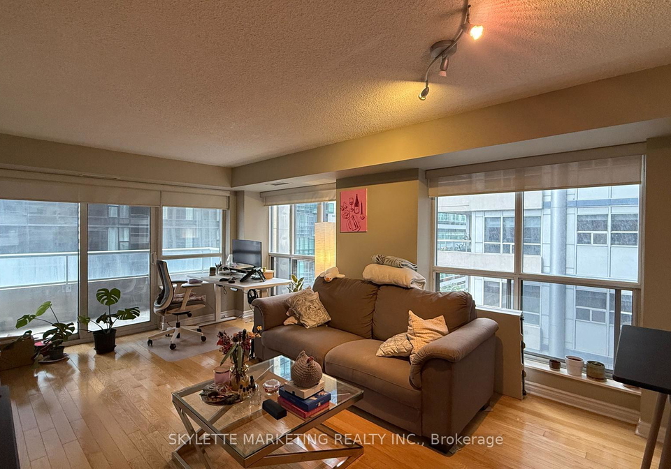 250-wellington-street-w-toronto-ontario-c12265241