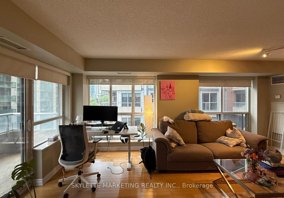 250-wellington-street-w-toronto-ontario-c12265241